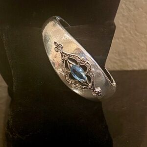 🩵🆕🩵 Brighton Blue Crystal Sahara Hammered Hinged Bangle NWT $98